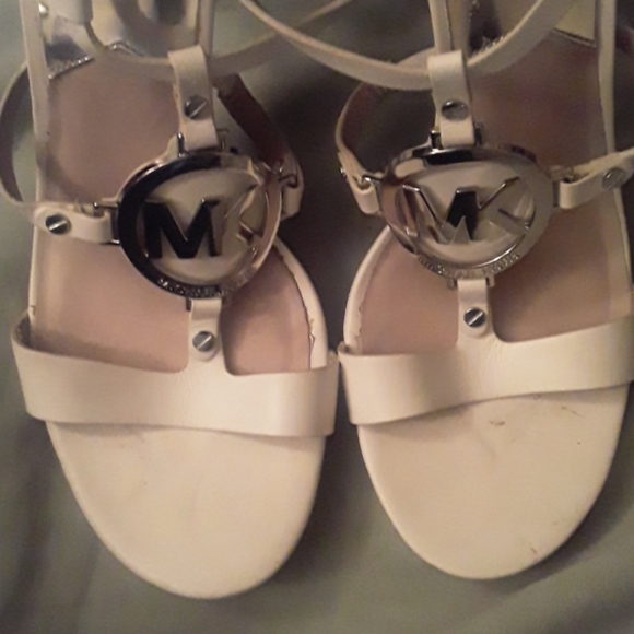 MK Heels - Picture 1 of 4